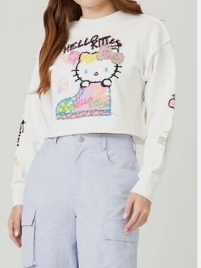 Hello Kitty Studded
Graphic Pullover Crop Top, Size M